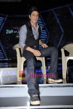 Shahrukh Khan on the sets of Imagine Jhor Ka Jhatka in Yashraj Studio on 9th Feb 2011 (10).JPG